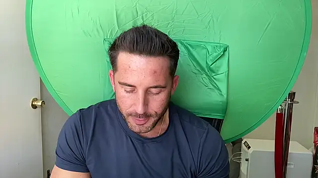 Snapshot of brettmycles28 chatting on 05.27.26 brettmycles28 online show from 05.27.26