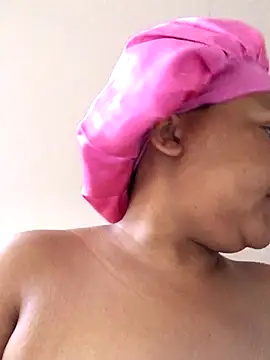 Snapshot of Yellowriider chatting on 10.01.25 Yellowriider online show from 10.01.25