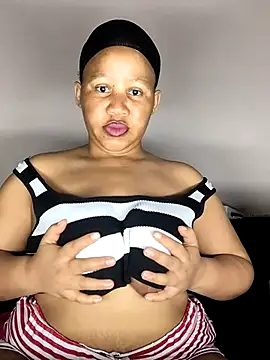 Snapshot of Yellowriider chatting on 10.02.25 Yellowriider online show from 10.02.25