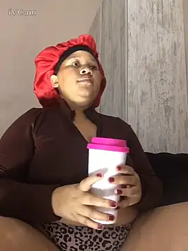 Snapshot of Yellowriider chatting on 10.08.25 Yellowriider online show from 10.08.25