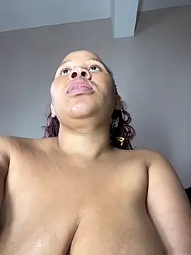 Snapshot of Yellowriider chatting on 11.30.25 Yellowriider online show from 11.30.25