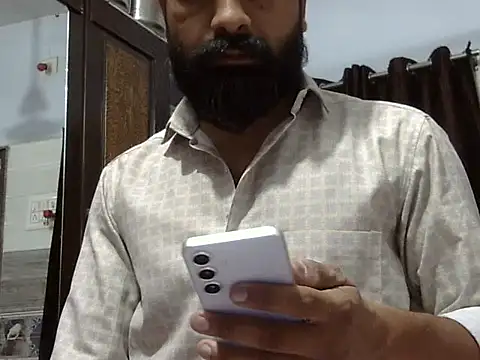 Snapshot of autophile-indian chatting on 04.17.26 autophile-indian online show from 04.17.26