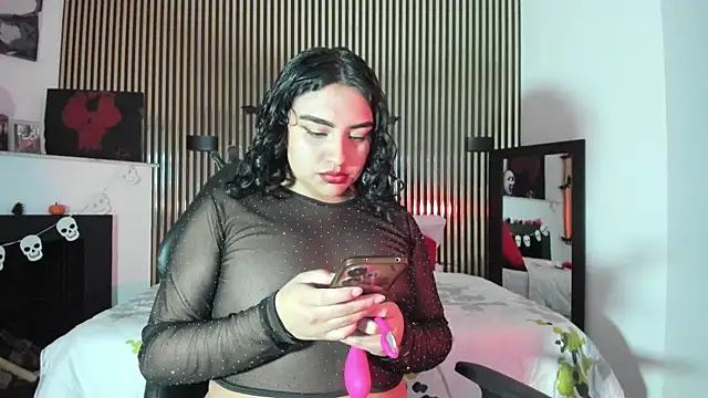SyraPalmer online show from 10.21.25