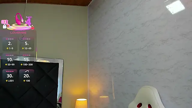 Snapshot of kittyy_babee chatting on 10.14.25 kittyy babee online show from 10.14.25