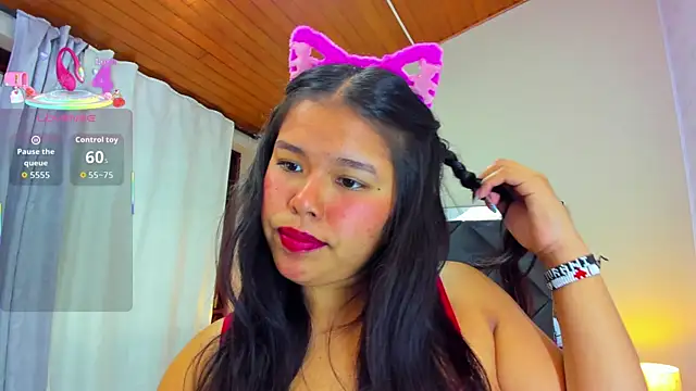Snapshot of kittyy_babee chatting on 10.18.25 kittyy babee online show from 10.18.25