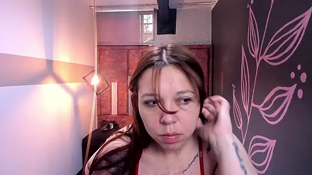 Isa Thompson   online show from 10.04.25