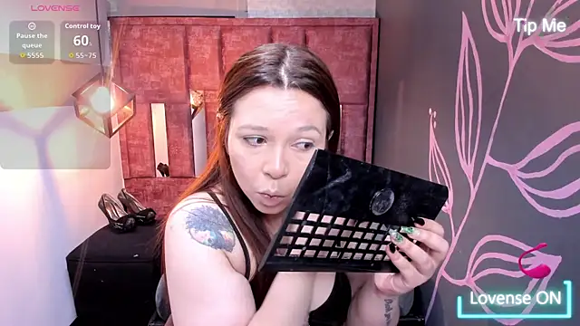 Isa Thompson   online show from 10.08.25