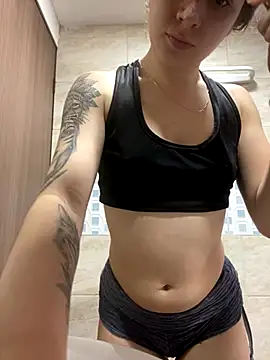 Snapshot of karla-thomsom10 chatting on 11.20.25 karla-thomsom10 online show from 11.20.25