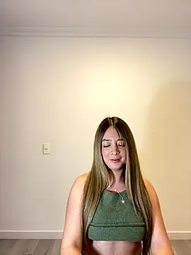 Snapshot of Zara_Ross chatting on 09.16.25 Zara Ross online show from 09.16.25