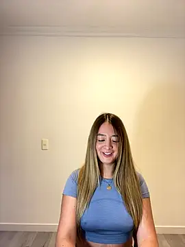 Snapshot of Zara_Ross chatting on 10.05.25 Zara Ross online show from 10.05.25