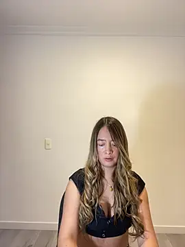 Snapshot of Zara_Ross chatting on 10.07.25 Zara Ross online show from 10.07.25