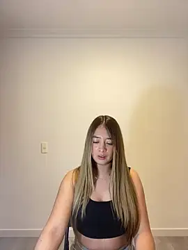 Snapshot of Zara_Ross chatting on 10.12.25 Zara Ross online show from 10.12.25