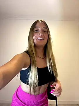 Snapshot of Zara_Ross chatting on 10.23.25 Zara Ross online show from 10.23.25