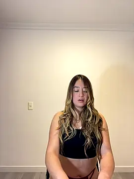 Snapshot of Zara_Ross chatting on 11.18.25 Zara Ross online show from 11.18.25