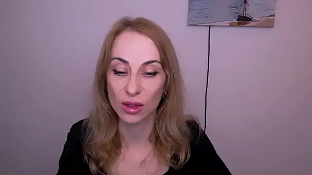 Snapshot of Create_your_own_sun chatting on 10.14.25 Create your own sun online show from 10.14.25