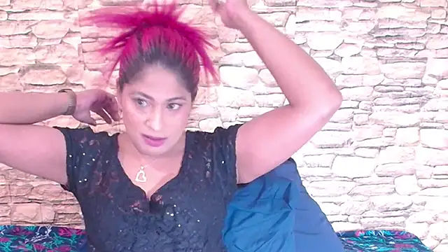 Snapshot of IndianStunner69 chatting on 10.24.25 IndianStunner69 online show from 10.24.25
