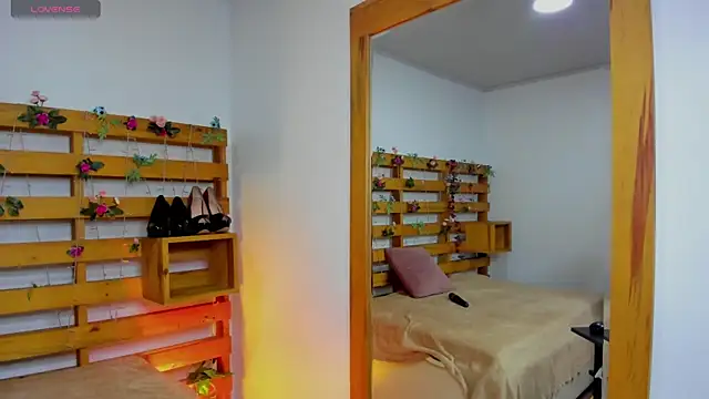 SoftieNymph online show from 12.03.25