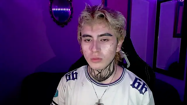 Snapshot of DanteObscuro chatting on 11.16.25 DanteObscuro online show from 11.16.25