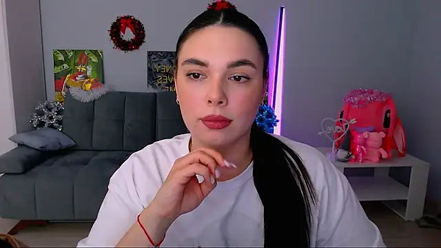 Snapshot of queenofthesense_ chatting on 12.20.25 queenofthesense online show from 12.20.25