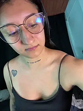 Snapshot of EVAH_LEE_ chatting on 06.06.26 EVAH LEE online show from 06.06.26