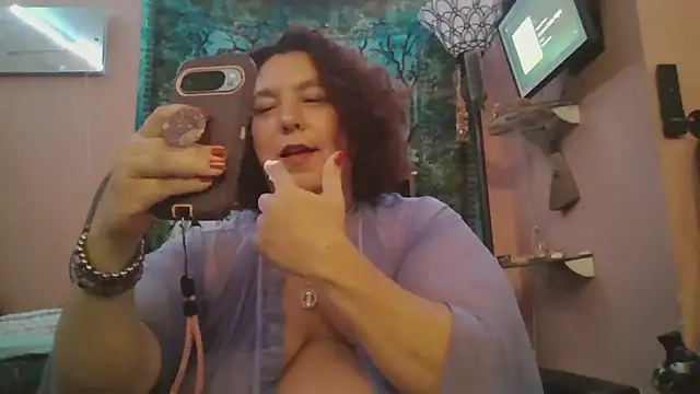 Snapshot of lil-gemini-hippy chatting on 05.06.26 lil-gemini-hippy online show from 05.06.26