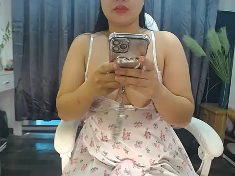 Snapshot of NANA_199k chatting on 11.18.25 NANA 199k online show from 11.18.25