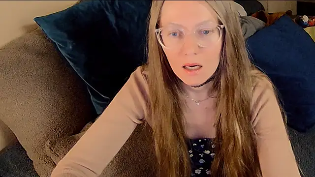 Snapshot of _Goldilocks_ chatting on 10.26.25  Goldilocks  online show from 10.26.25