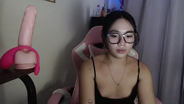 Snapshot of Sweetcummer_laura chatting on 11.02.25 Sweetcummer laura online show from 11.02.25