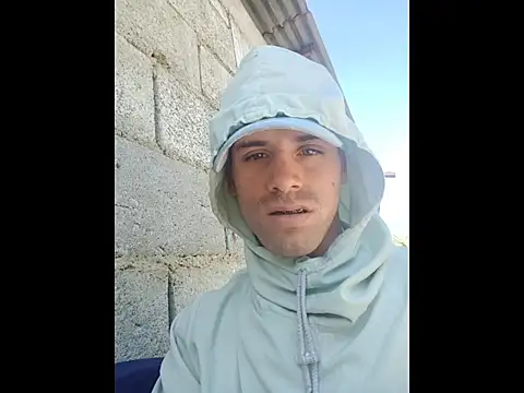 Snapshot of alex-golden chatting on 12.14.25 alex-golden online show from 12.14.25