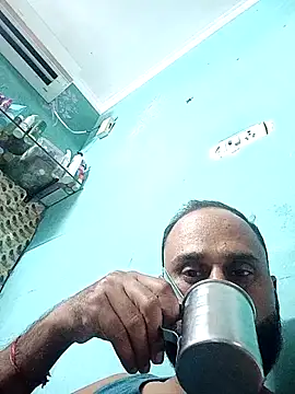 Snapshot of amitkumarkangra chatting on 10.28.25 amitkumarkangra online show from 10.28.25