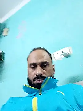 Snapshot of amitkumarkangra chatting on 12.15.25 amitkumarkangra online show from 12.15.25