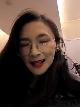 Snapshot of wsyx326 chatting on 10.30.25 wsyx326 online show from 10.30.25