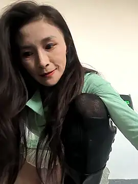 Snapshot of wsyx326 chatting on 11.23.25 wsyx326 online show from 11.23.25