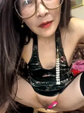 Snapshot of wsyx326 chatting on 12.15.25 wsyx326 online show from 12.15.25