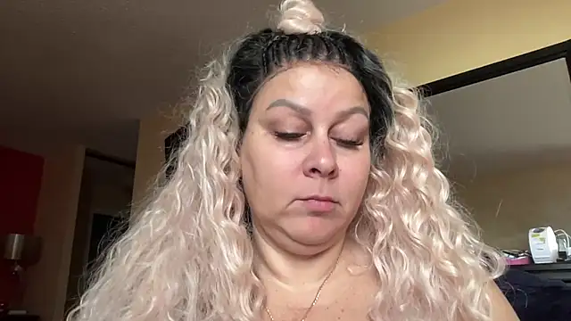 Snapshot of number1slut chatting on 05.22.26 number1slut online show from 05.22.26