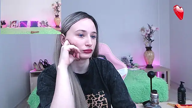 AliceMooreXO online show from 09.25.25