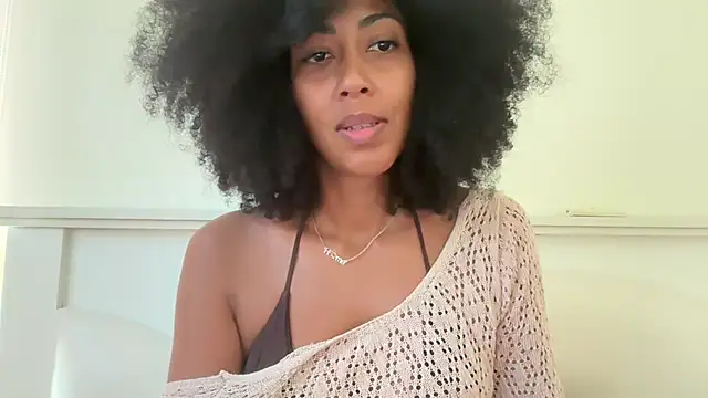 Snapshot of Vaylisse chatting on 10.04.25 Vaylisse online show from 10.04.25