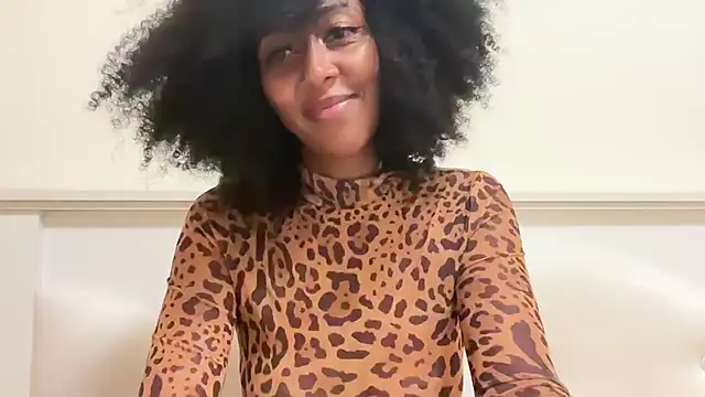 Snapshot of Vaylisse chatting on 10.25.25 Vaylisse online show from 10.25.25