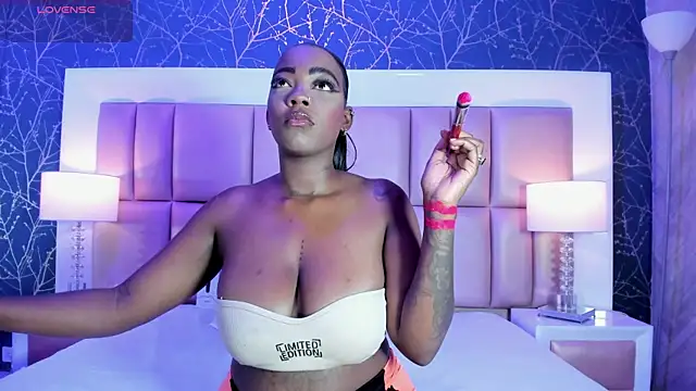 ReinaMiah online show from 10.11.25