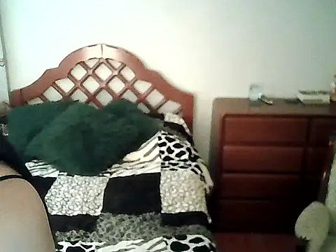 FallsForHerSmile online show from 01.12.26