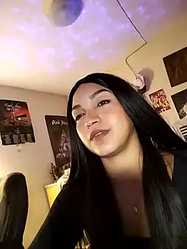 FallsForHerSmile online show from 04.20.26