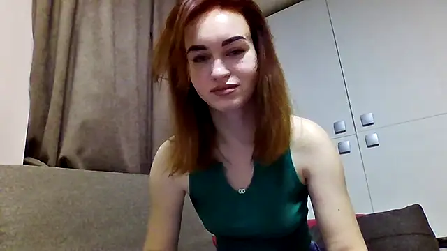 Snapshot of Requellia chatting on 10.08.25 Requellia online show from 10.08.25