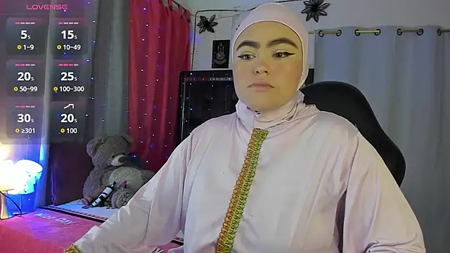 Snapshot of MarianFadel chatting on 12.18.25 MarianFadel online show from 12.18.25