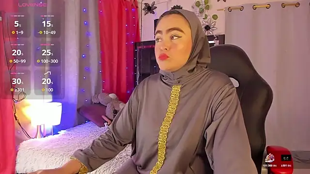 Snapshot of MarianFadel chatting on 12.19.25 MarianFadel online show from 12.19.25