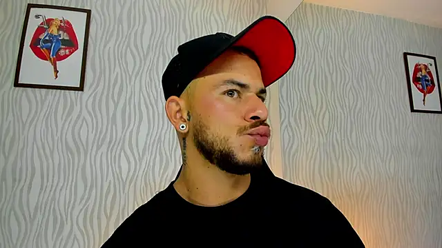 Snapshot of dylan_jacobx chatting on 10.28.25 dylan jacobx online show from 10.28.25