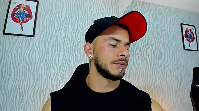 Snapshot of dylan_jacobx chatting on 11.01.25 dylan jacobx online show from 11.01.25