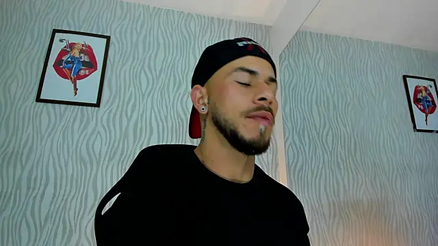 Snapshot of dylan_jacobx chatting on 11.08.25 dylan jacobx online show from 11.08.25