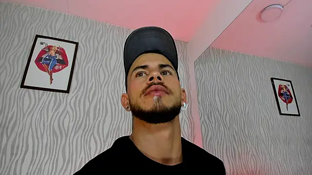 Snapshot of dylan_jacobx chatting on 11.14.25 dylan jacobx online show from 11.14.25