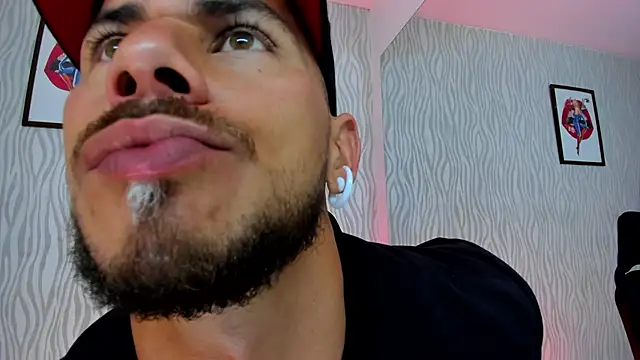 Snapshot of dylan_jacobx chatting on 11.15.25 dylan jacobx online show from 11.15.25