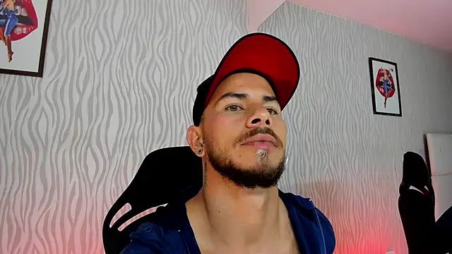 Snapshot of dylan_jacobx chatting on 11.19.25 dylan jacobx online show from 11.19.25